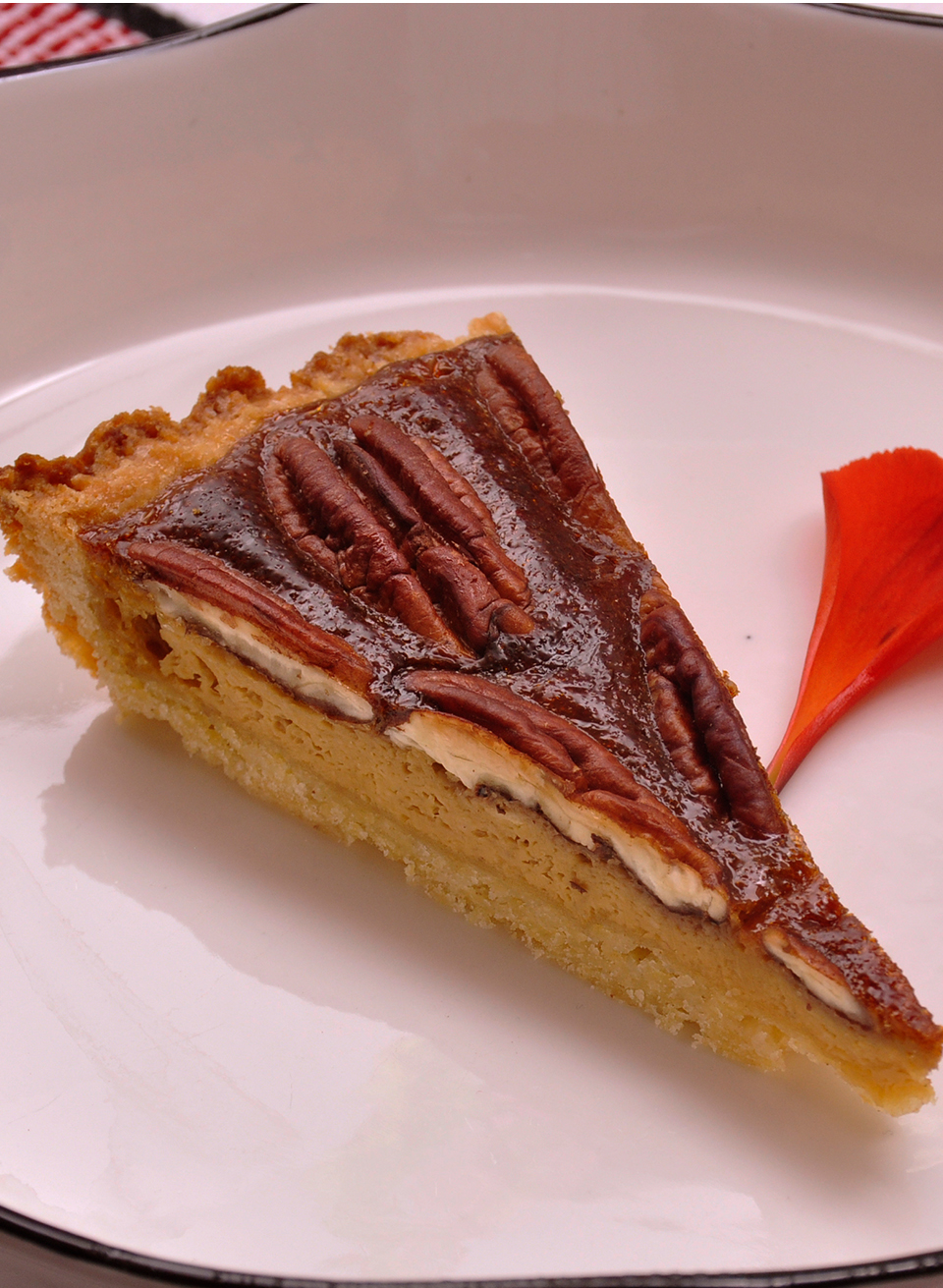 Somos un emprendimiento dedicado a la preparación y venta de comidas y postres caseros, elaborados con ingredientes frescos y de calidad especiales pensadas para brindar una experiencia deliciosa y hecha con dedicación. Nuestro objetivo es satisfacer a cada cliente con platos sabrosos y postres irresistibles.