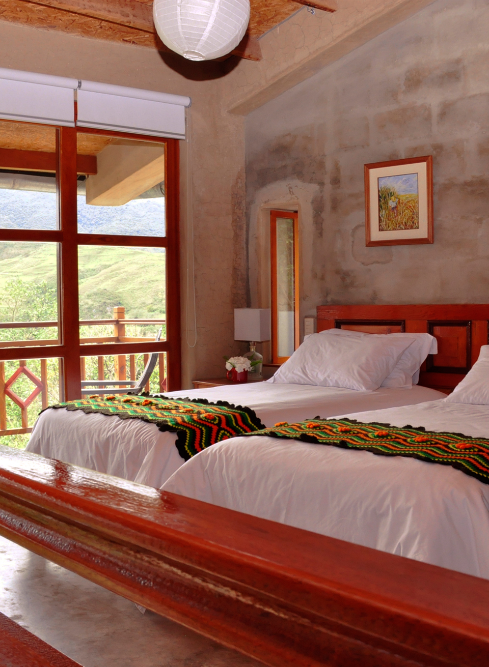 Rangra Wasi es un hospedaje boutique eco sostenible ubicado en el corazón de Leymebamba, Amazonas, Perú. Inspirado en la armonía entre cultura, naturaleza y bienestar, ofrecemos una estadía íntima y acogedora en un entorno lleno de tranquilidad.